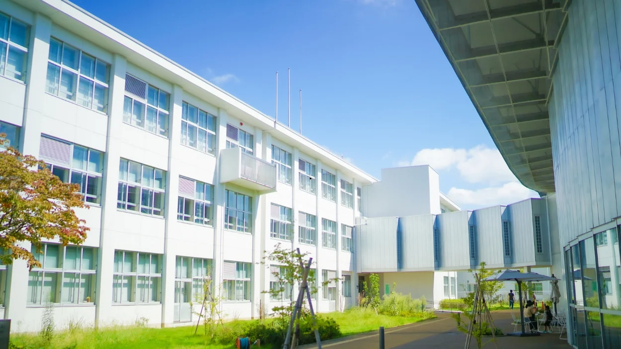 SIAKAD Custom vs SIAKAD Siap Pakai: Mana Lebih Aman untuk Institusi Negeri?